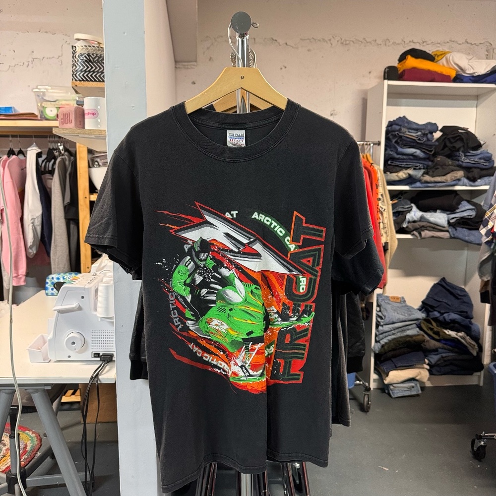 Snowmobile Arctic Cat Tee in Black